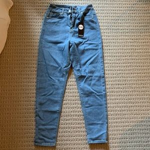 Boohoo Lightwash High-Rise Mom Jeans